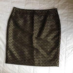 ANN TAYLOR GOLD AND BLACK SKIRT SIZE 10 P